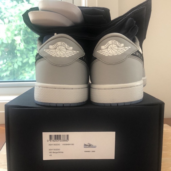 Nike Air Dior Low With OG Accessories - Picture 9 of 9